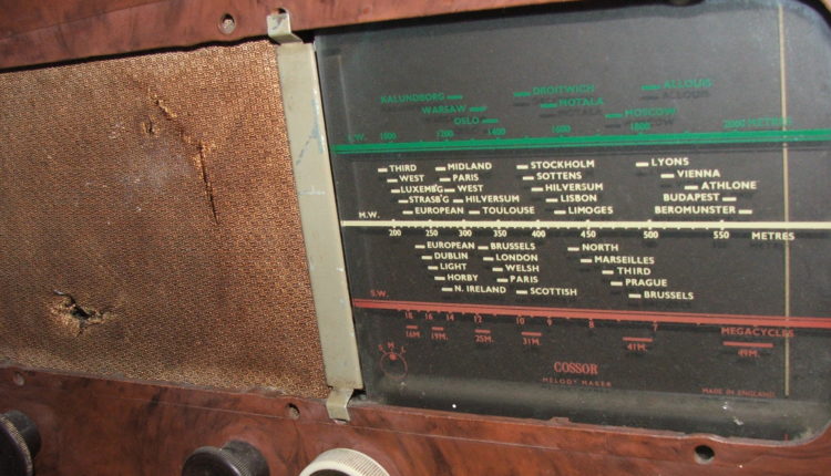 Bakelite_Radio